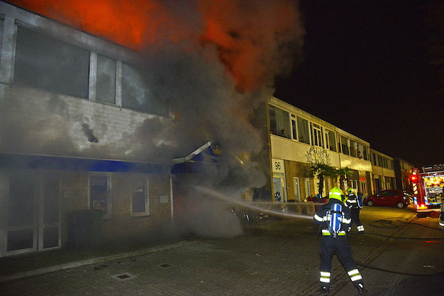 2018/47/20180218-02u03 GB 002 Zeer grote brand Jan van Gentstraat.jpg